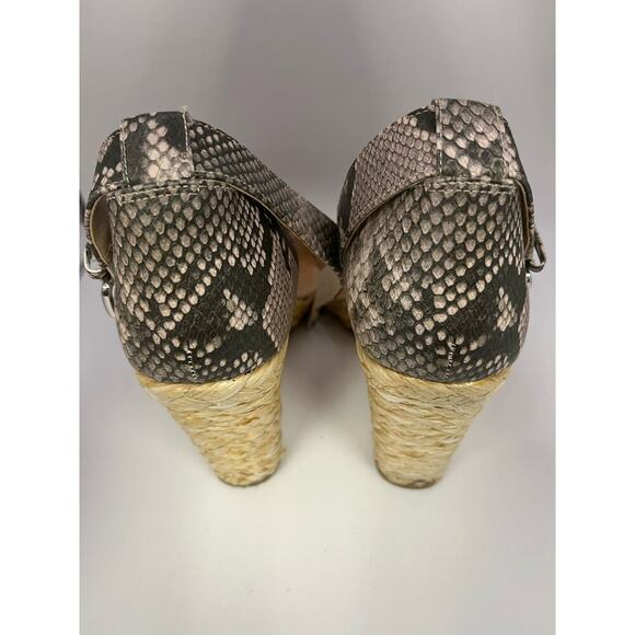 Dolce Vita Gray Snakeskin Nude Wedge Sandals Sz 9.5 - Picture 3 of 7